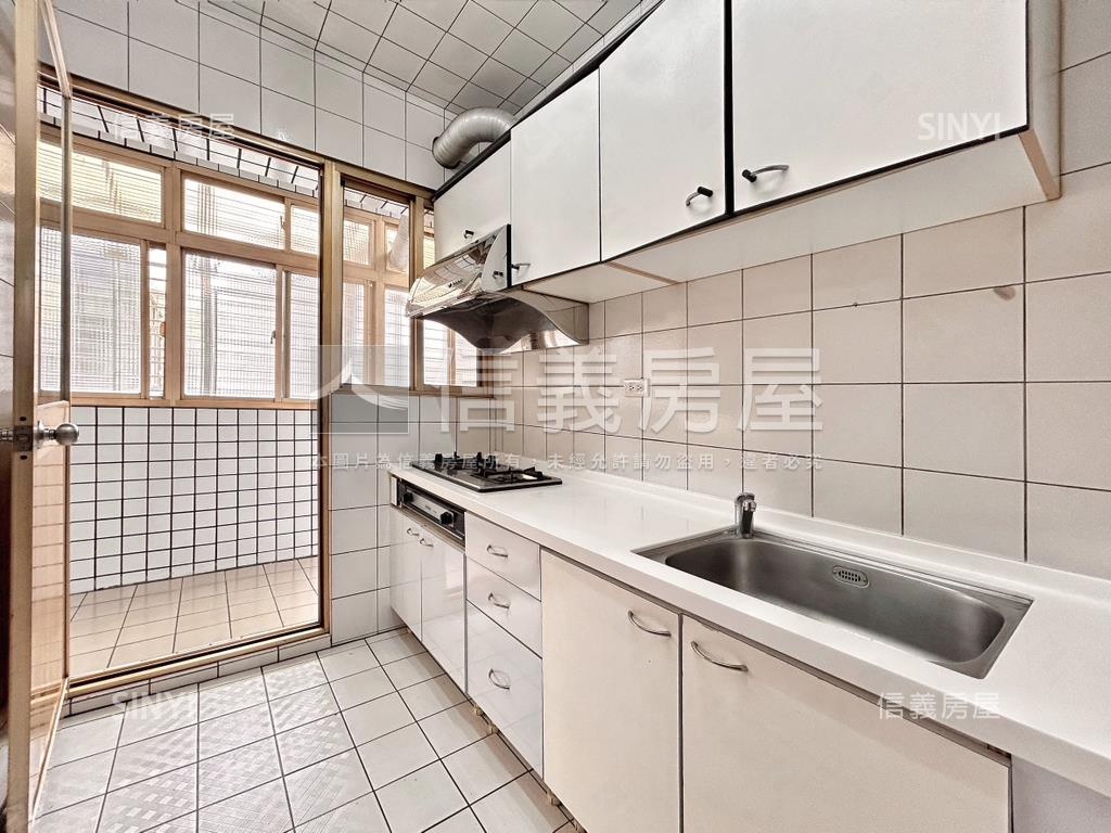 校園京華明亮電梯三房房屋室內格局與周邊環境