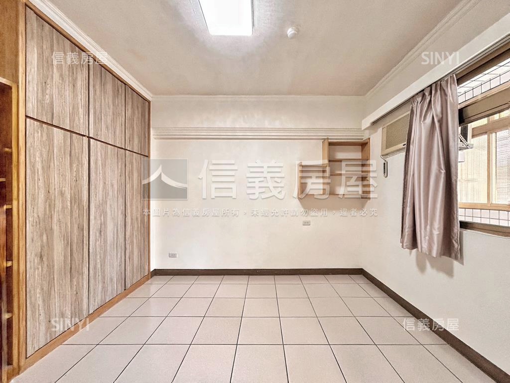 校園京華明亮電梯三房房屋室內格局與周邊環境