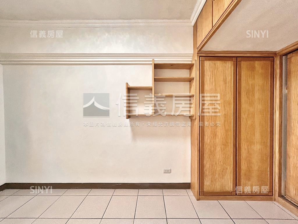 校園京華明亮電梯三房房屋室內格局與周邊環境