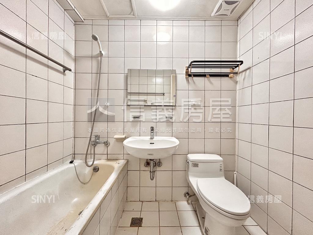 校園京華明亮電梯三房房屋室內格局與周邊環境