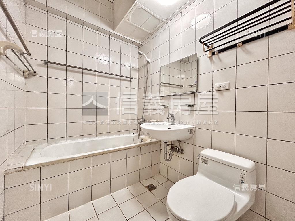 校園京華明亮電梯三房房屋室內格局與周邊環境