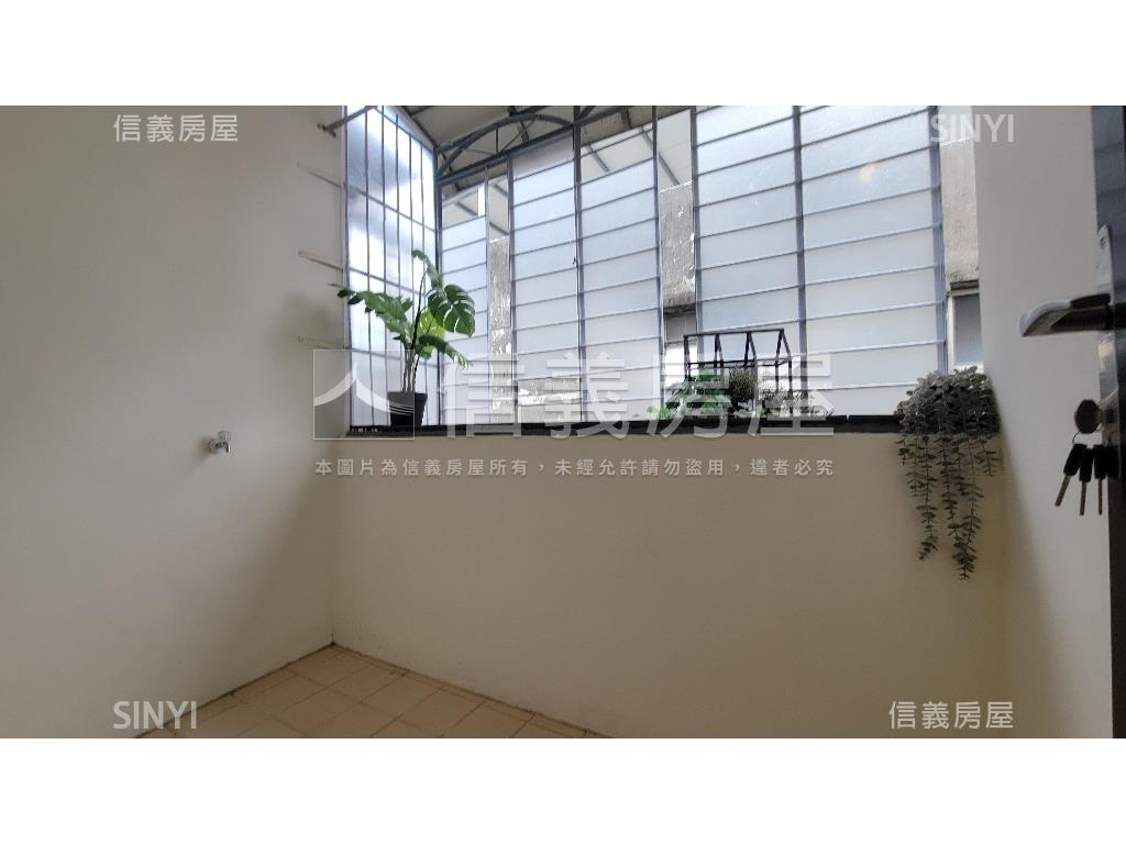 未來捷運裝潢二房美屋ＩＩ房屋室內格局與周邊環境