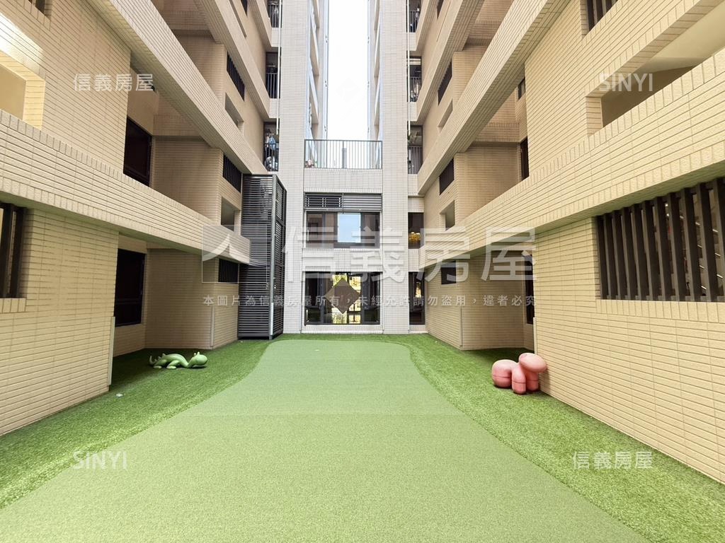 近國小國中高樓美四房平車房屋室內格局與周邊環境