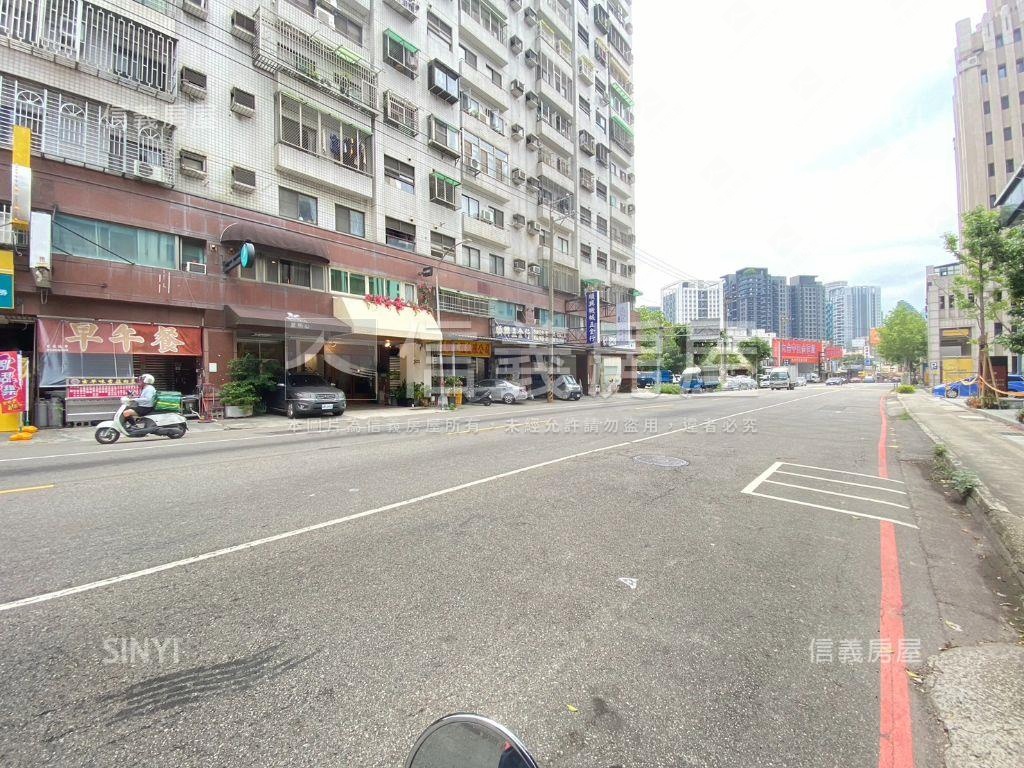 逢甲臨路熱鬧黃金店面可看房屋室內格局與周邊環境