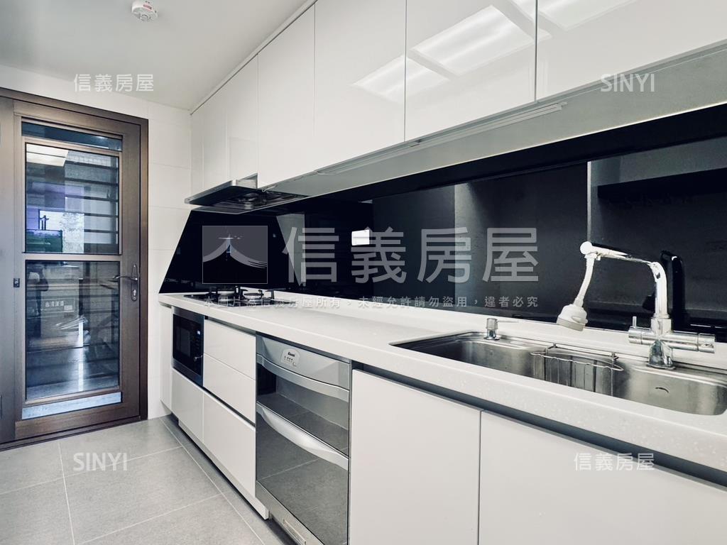 合康雲極Ｃ棟三房裝潢豪邸房屋室內格局與周邊環境