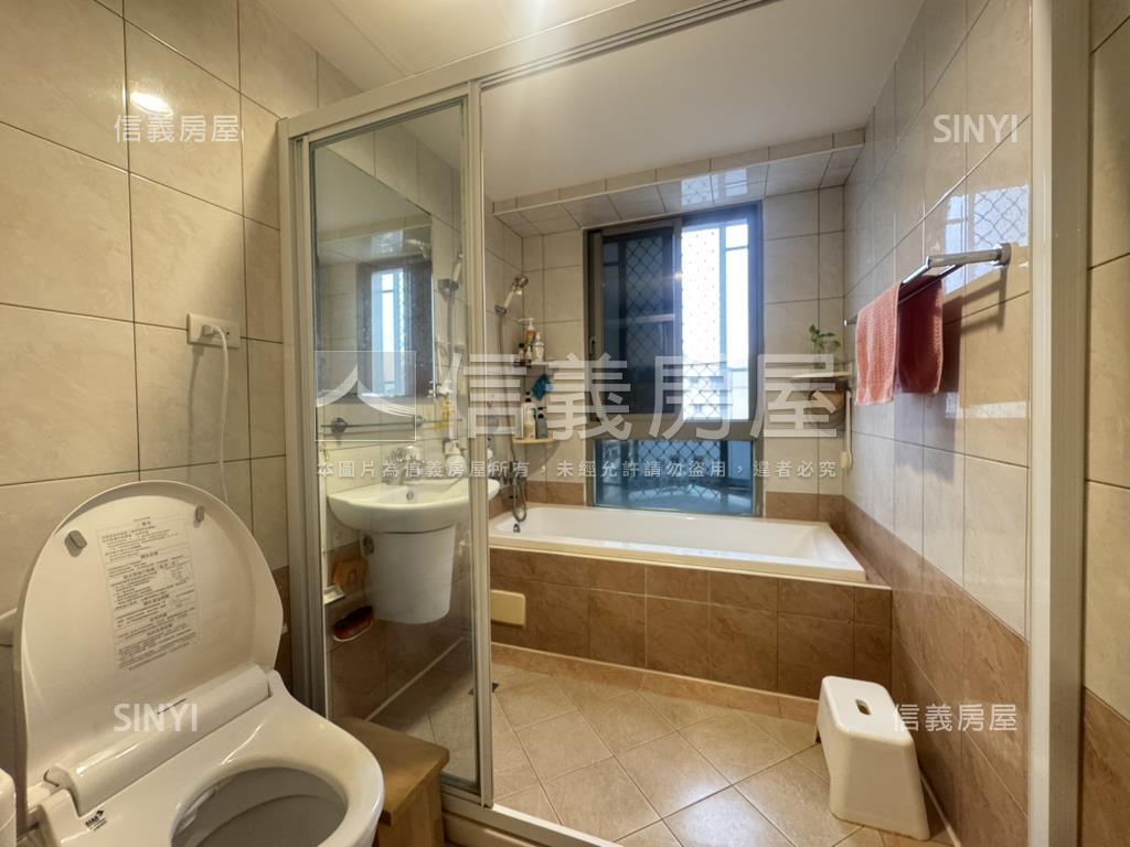 愛河戀陽台進出溫馨三房房屋室內格局與周邊環境