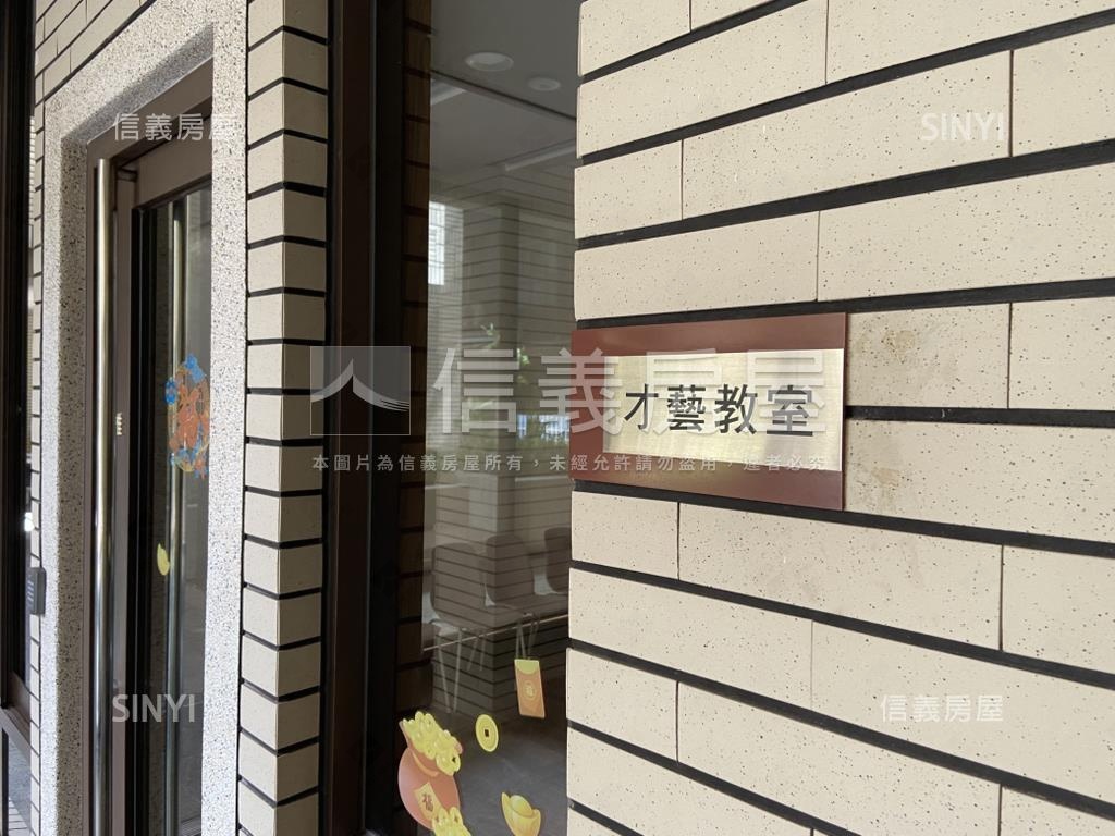 首都帝景美裝坡平車位房屋室內格局與周邊環境