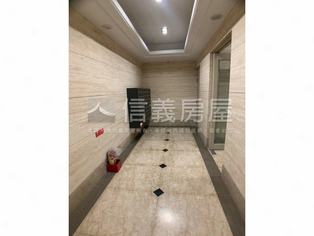 首都帝景美裝坡平車位房屋室內格局與周邊環境