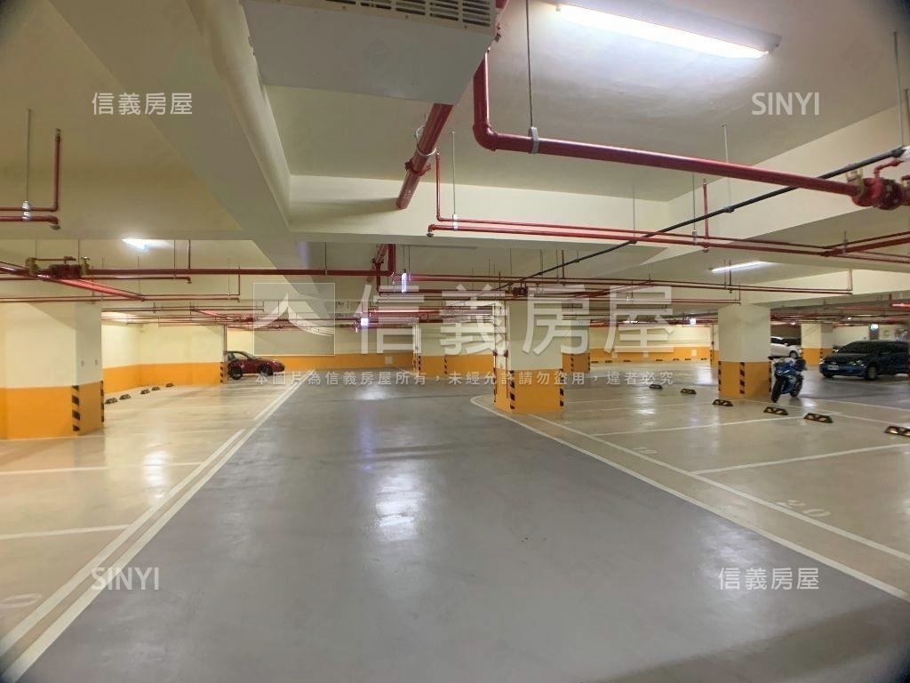 首都帝景美裝坡平車位房屋室內格局與周邊環境