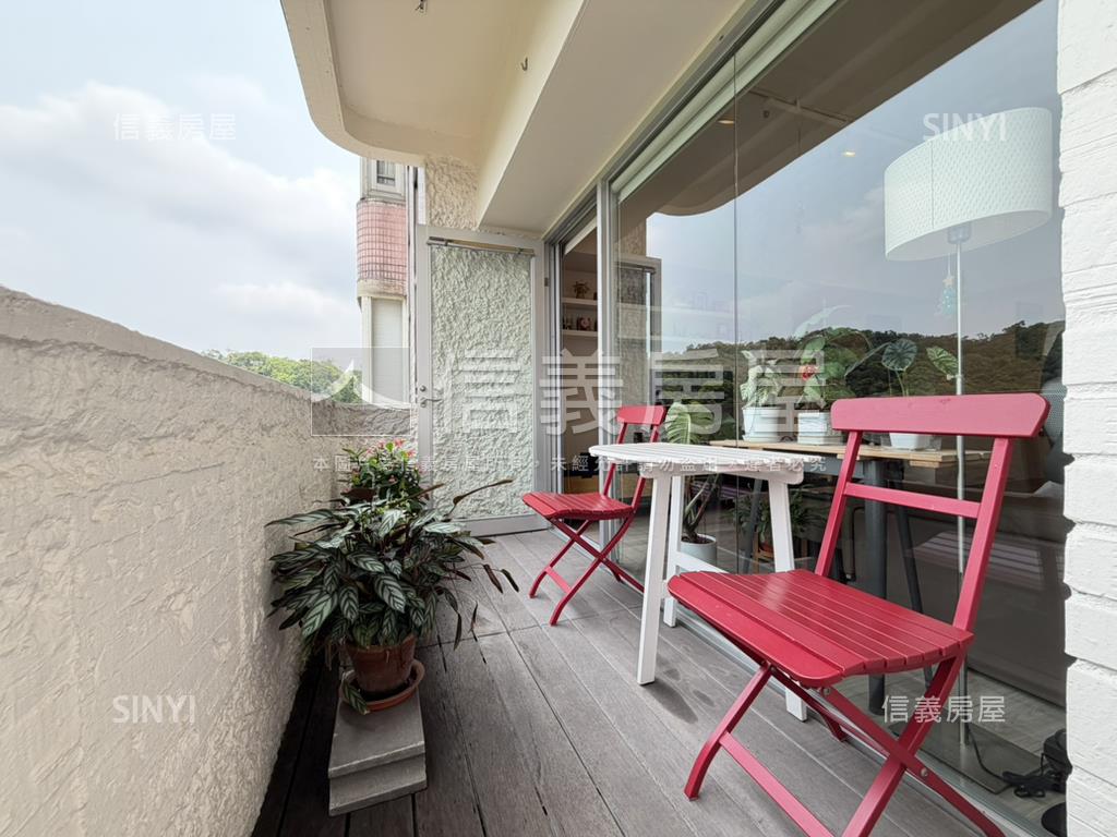 近捷運高樓遠山綠景雅築房屋室內格局與周邊環境