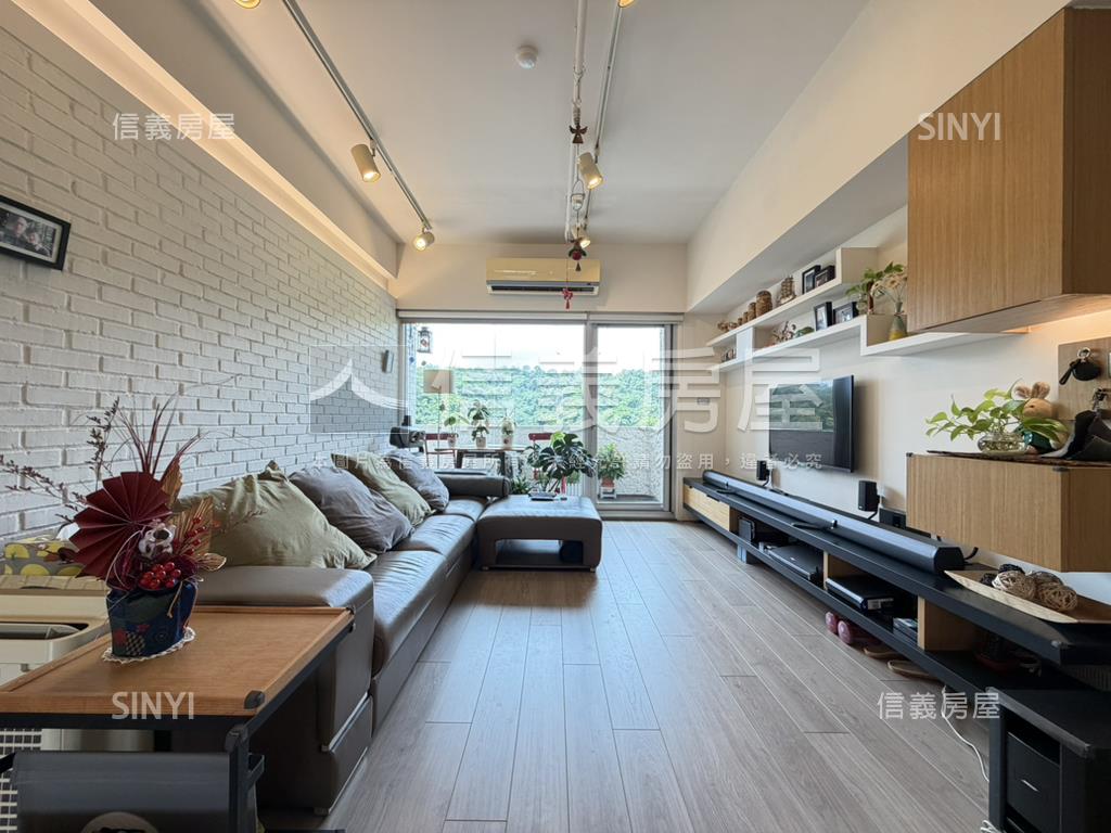 近捷運高樓遠山綠景雅築房屋室內格局與周邊環境