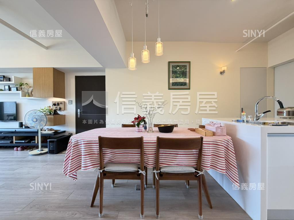 近捷運高樓遠山綠景雅築房屋室內格局與周邊環境