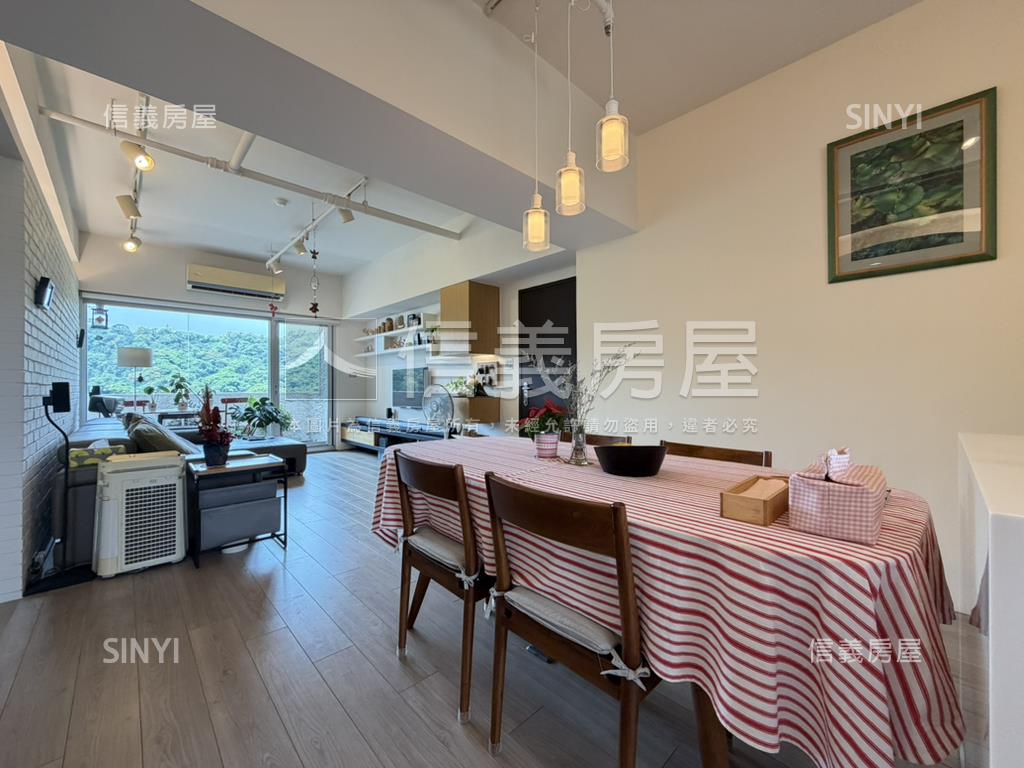 近捷運高樓遠山綠景雅築房屋室內格局與周邊環境