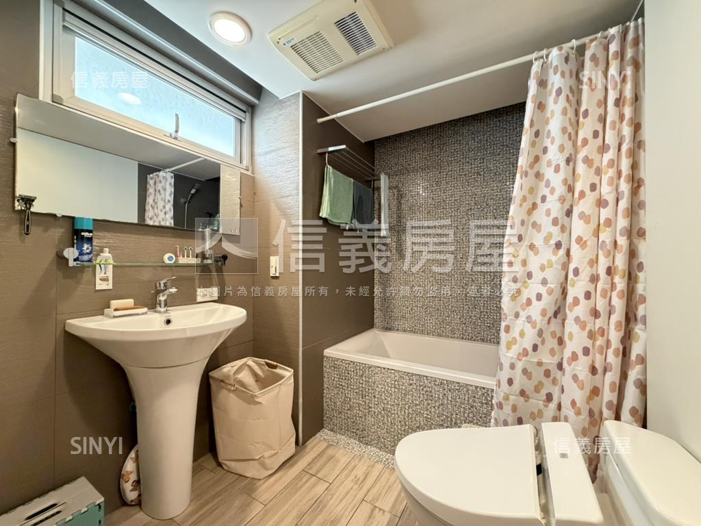 近捷運高樓遠山綠景雅築房屋室內格局與周邊環境