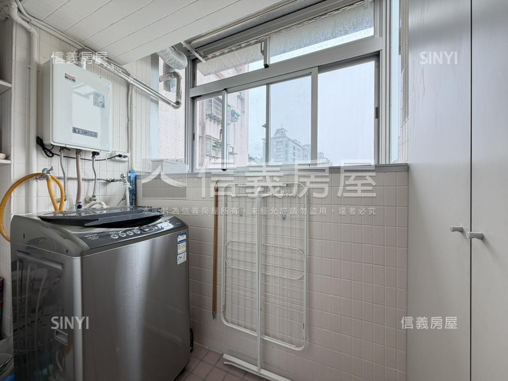 近捷運高樓遠山綠景雅築房屋室內格局與周邊環境