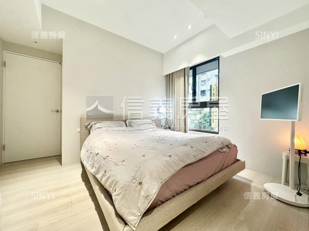 新埔捷運英倫三房車位房屋室內格局與周邊環境