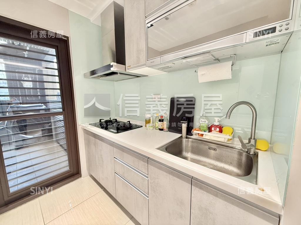 新埔捷運英倫三房車位房屋室內格局與周邊環境