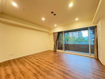 日升月恆。恆久綠意