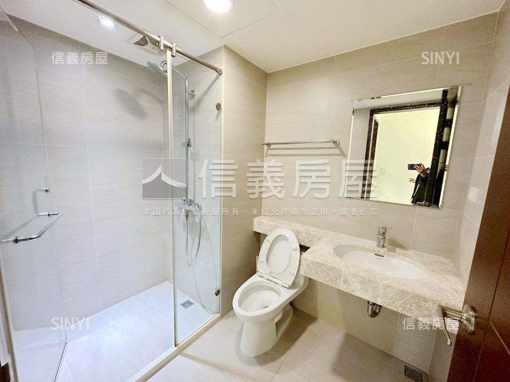 天使降臨電梯三房車位房屋室內格局與周邊環境