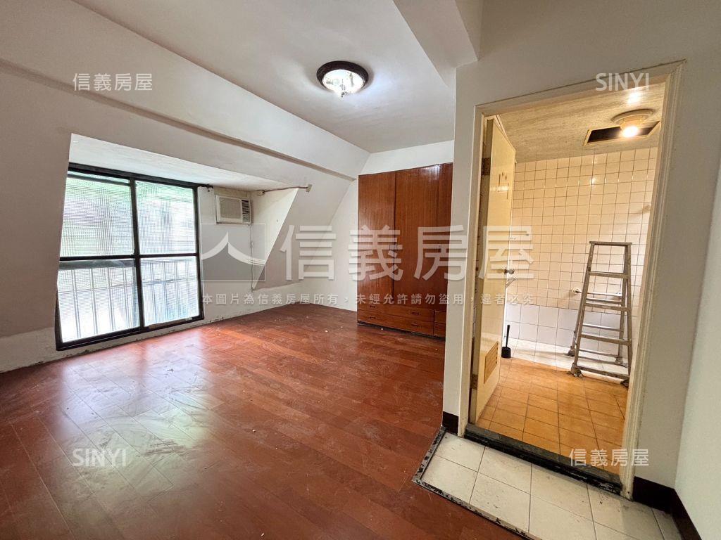 奇岩亮麗邊間美寓房屋室內格局與周邊環境