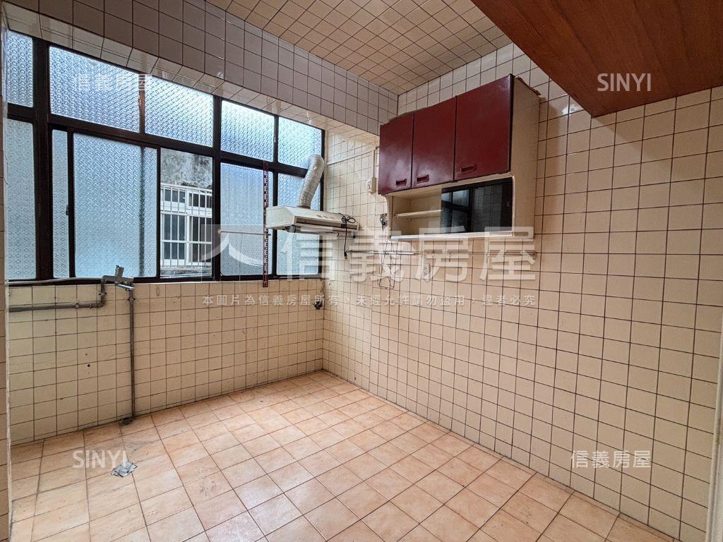奇岩亮麗邊間美寓房屋室內格局與周邊環境