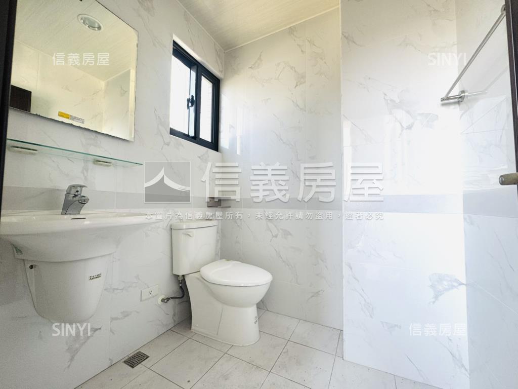 有夠新正路面店面透天房屋室內格局與周邊環境