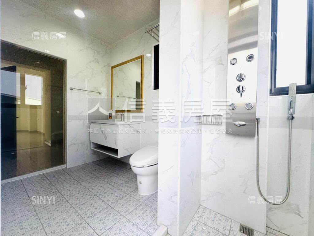 有夠新正路面店面透天房屋室內格局與周邊環境