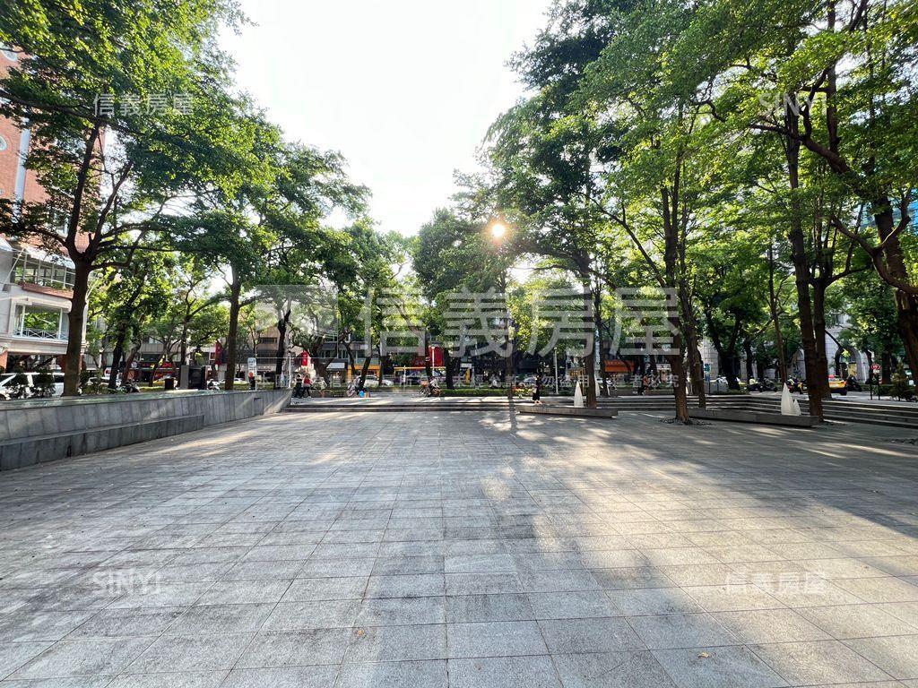 專任中山站商三店面房屋室內格局與周邊環境