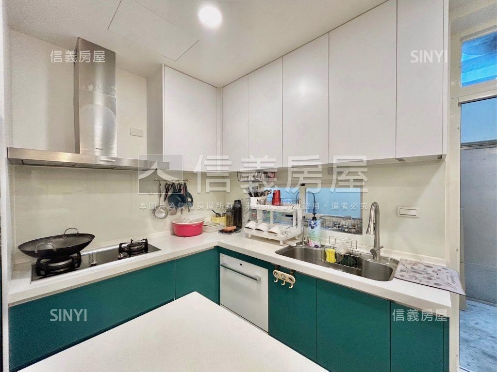 明星學校大面寬整新美透天房屋室內格局與周邊環境