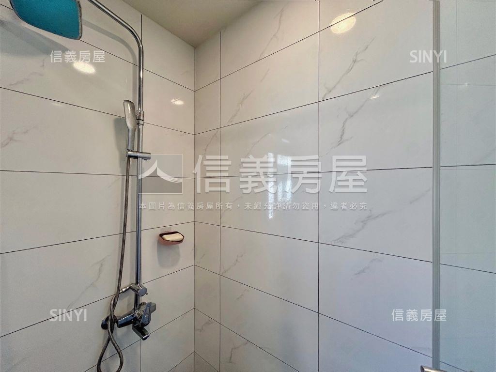 明星學校大面寬整新美透天房屋室內格局與周邊環境