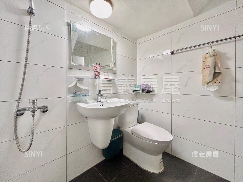 明星學校大面寬整新美透天房屋室內格局與周邊環境