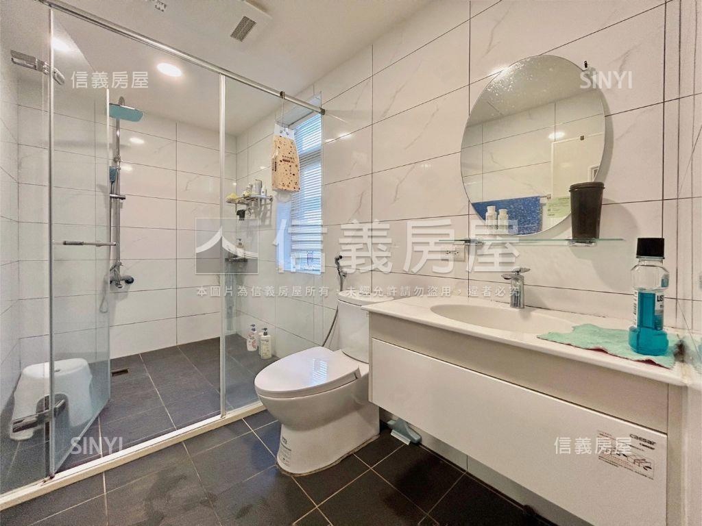 明星學校大面寬整新美透天房屋室內格局與周邊環境