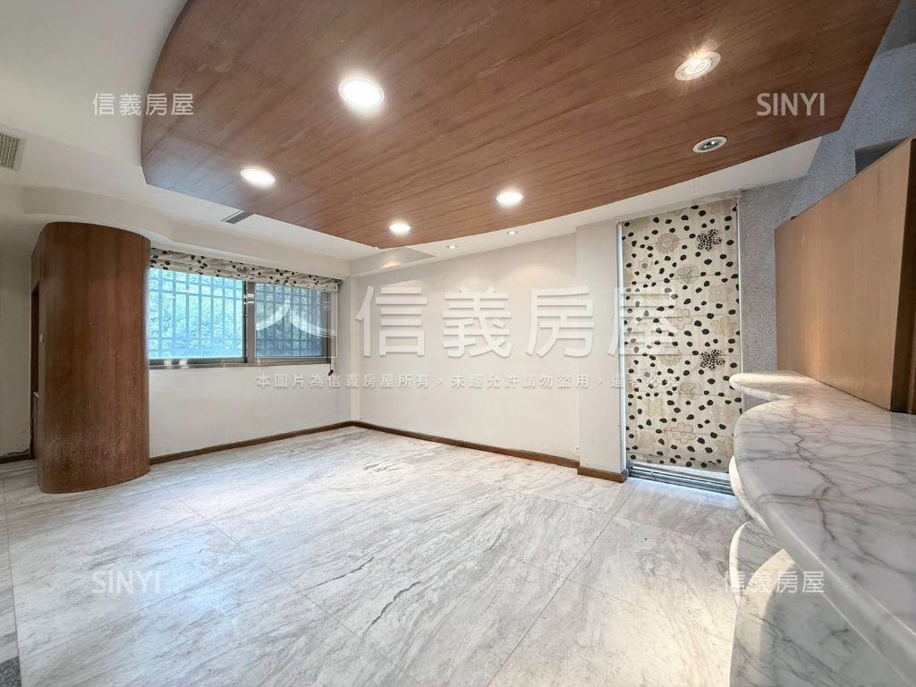 專任北屯獨棟大地坪別墅房屋室內格局與周邊環境