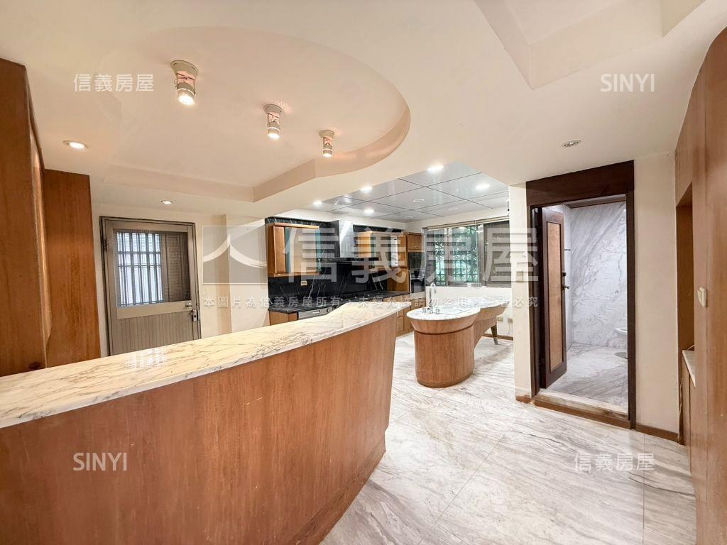 專任北屯獨棟大地坪別墅房屋室內格局與周邊環境