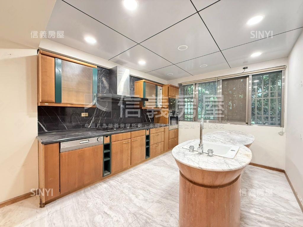 專任北屯獨棟大地坪別墅房屋室內格局與周邊環境