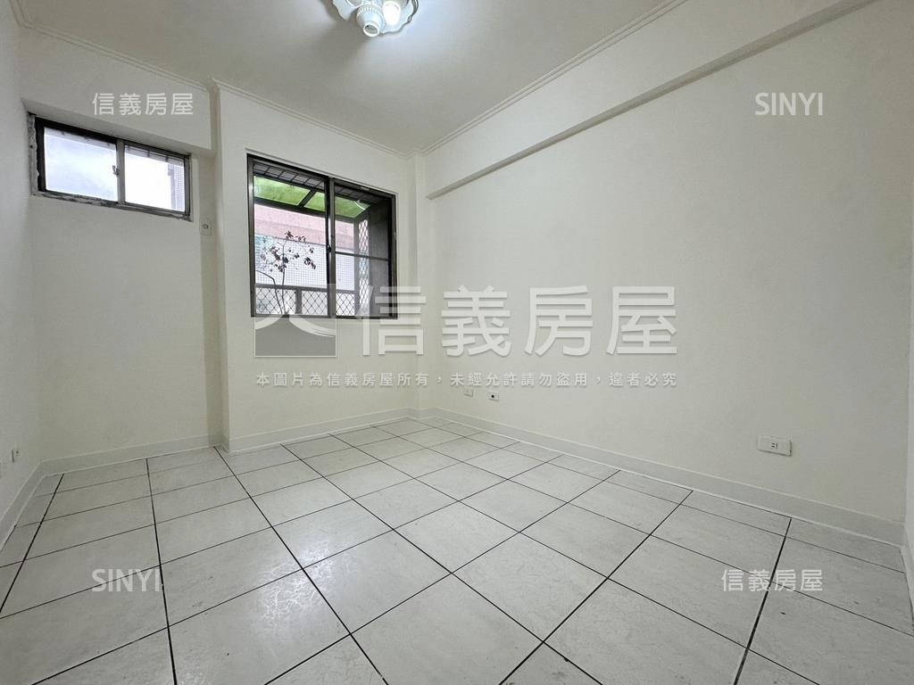 東方巴黎邊間方正三房房屋室內格局與周邊環境