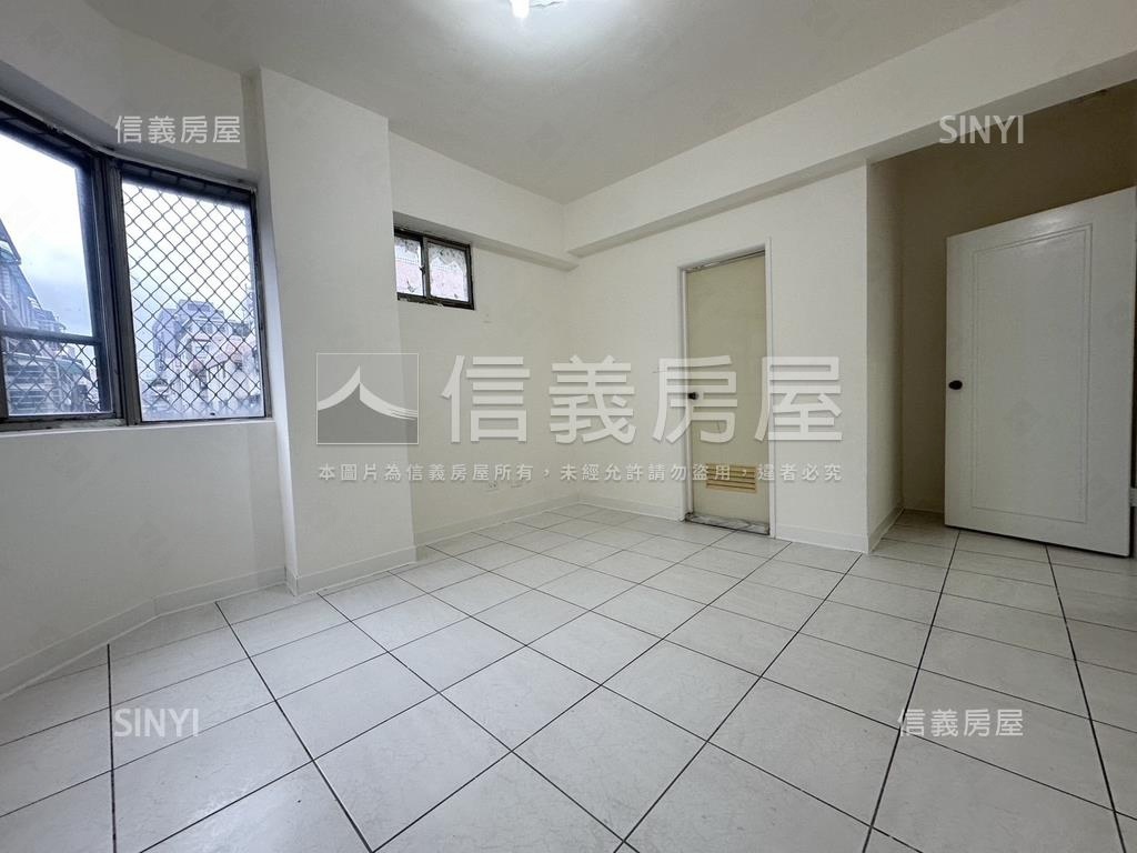 東方巴黎邊間方正三房房屋室內格局與周邊環境