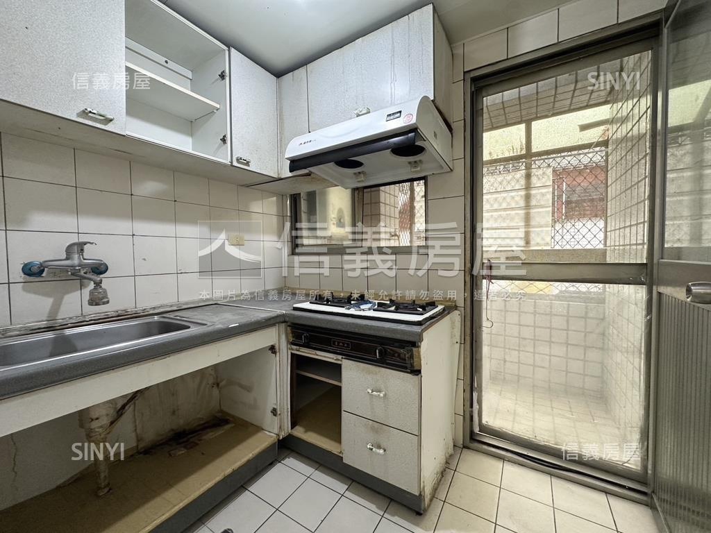 東方巴黎邊間方正三房房屋室內格局與周邊環境