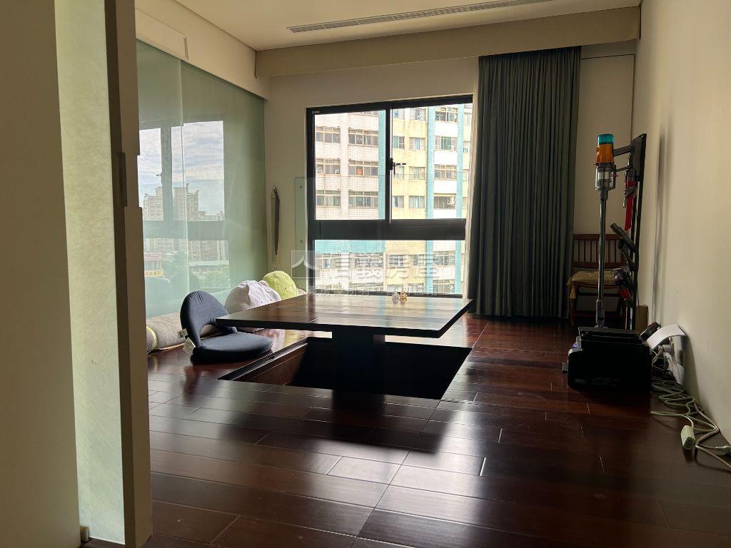專任中悅城堡３房豪宅房屋室內格局與周邊環境