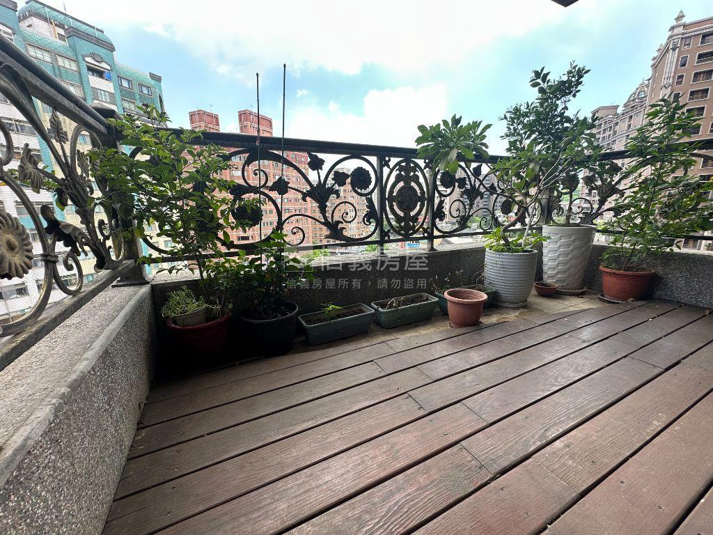 專任中悅城堡３房豪宅房屋室內格局與周邊環境
