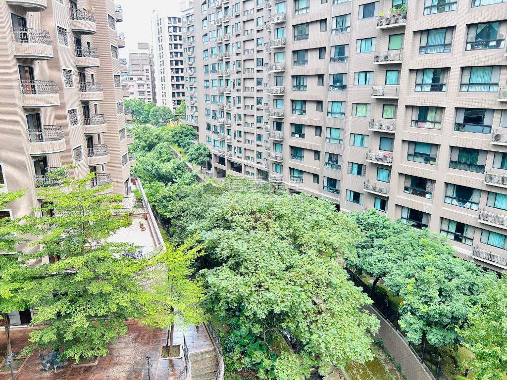 中悅城堡一層一戶３房豪宅房屋室內格局與周邊環境