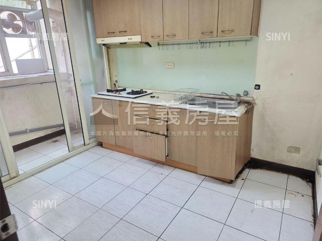 中正吉品三房稀有釋出房屋室內格局與周邊環境