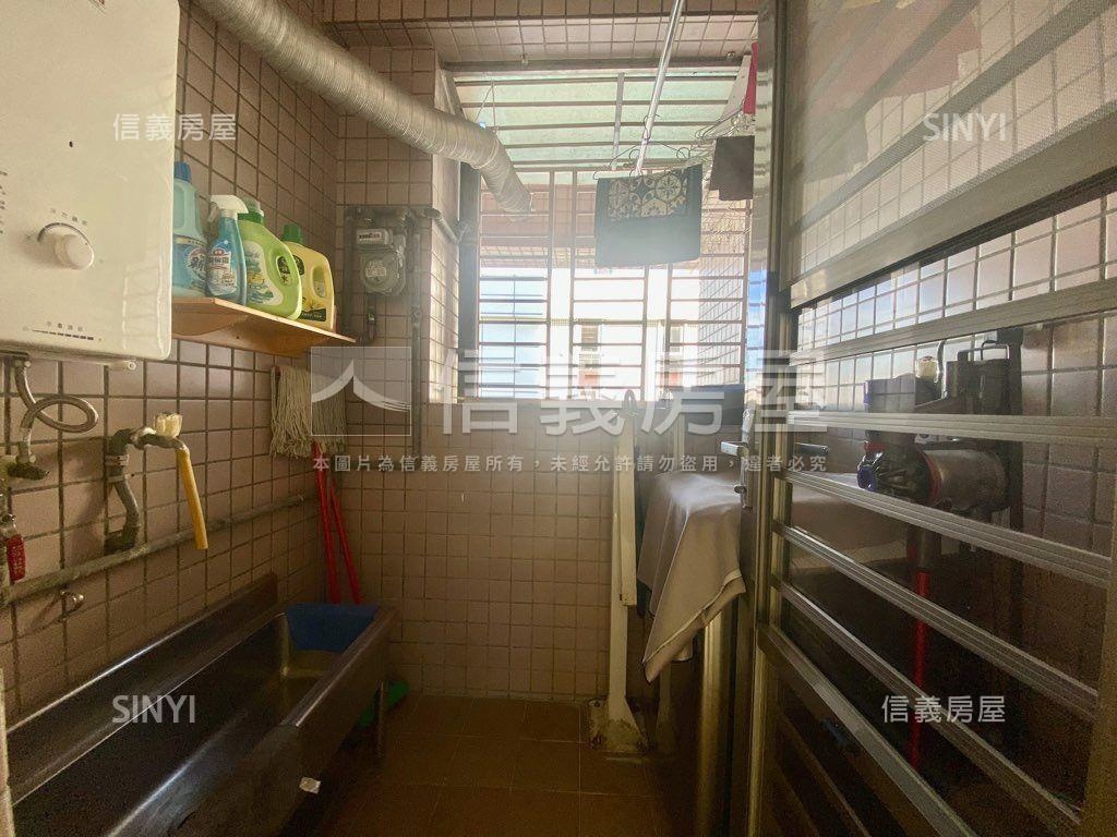 港灣海景首排精裝３房平車房屋室內格局與周邊環境