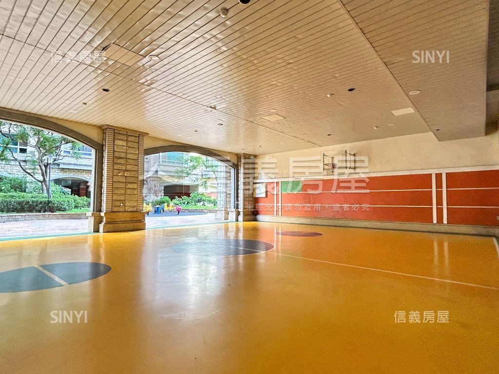 西班牙頂層美景三房車位房屋室內格局與周邊環境