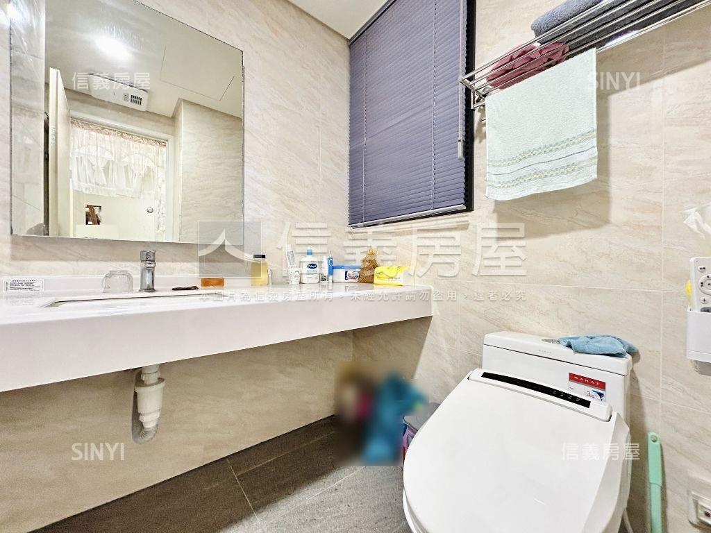 北屯輕屋齡河景兩房車位房屋室內格局與周邊環境