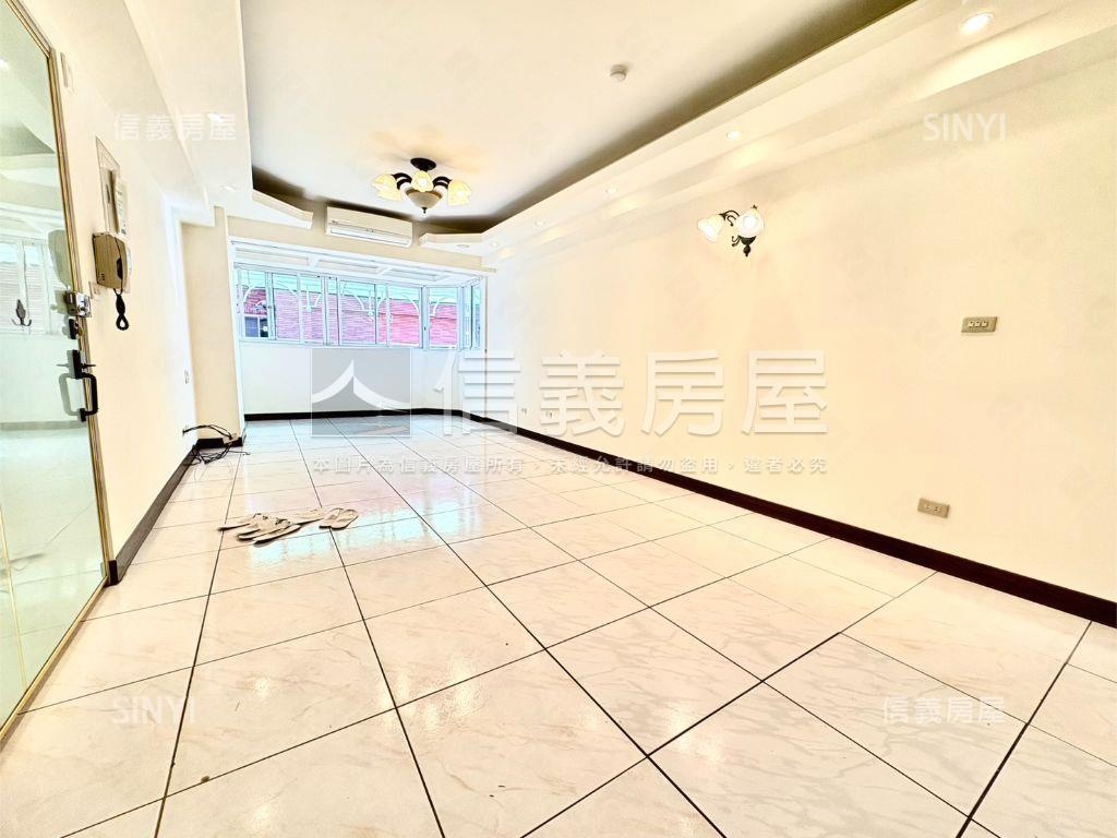 新莊站邊間稀有三房車位房屋室內格局與周邊環境