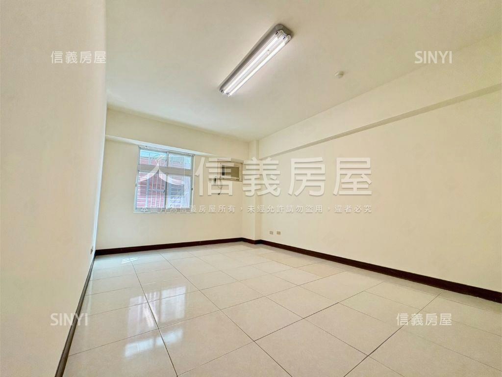 新莊站邊間稀有三房車位房屋室內格局與周邊環境