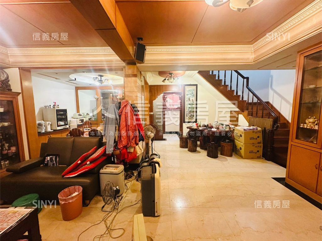 七張捷運三代同堂房屋室內格局與周邊環境