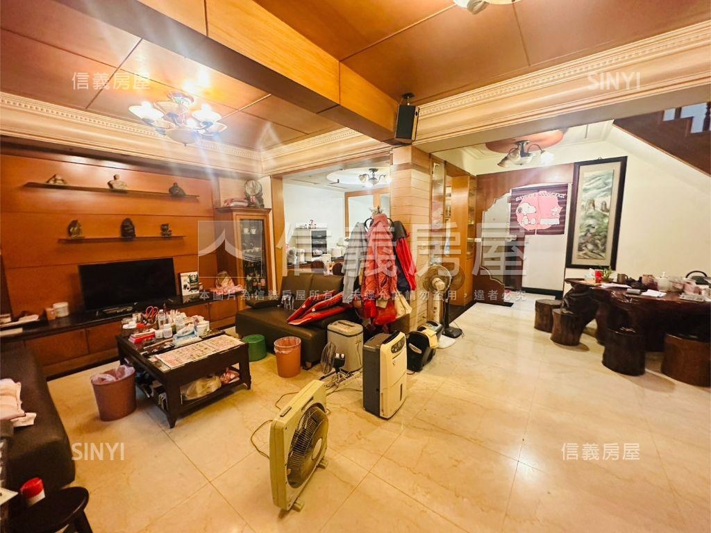 七張捷運三代同堂房屋室內格局與周邊環境