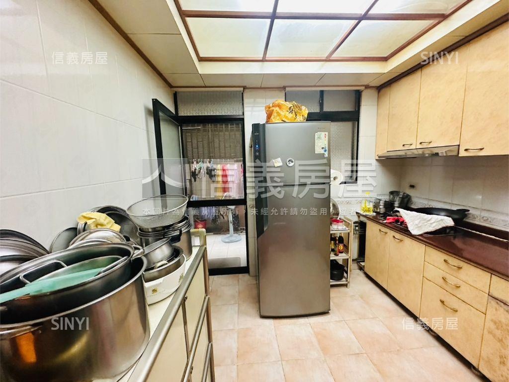 七張捷運三代同堂房屋室內格局與周邊環境